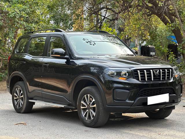 https://images10.gaadi.com/usedcar_image/4592560/original/processed_222161fb-db1c-438c-914f-0059bd153b93.jpg?imwidth=6400