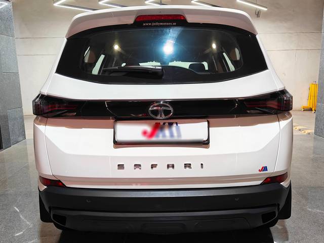 https://images10.gaadi.com/usedcar_image/4592572/original/processed_02ef673f044a853a034990ca32ffeb9a.jpg?imwidth=6402