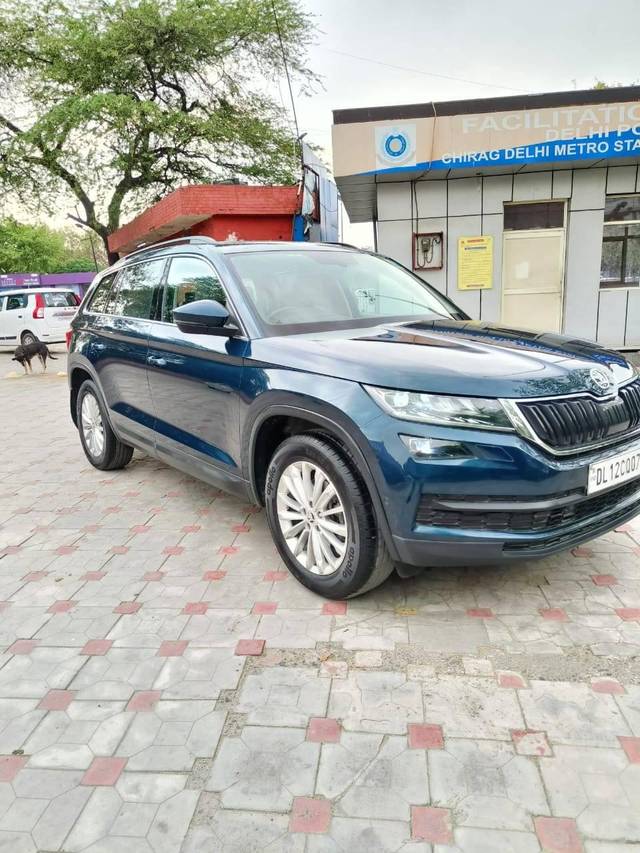 https://images10.gaadi.com/usedcar_image/4592574/original/processed_ed31bf251024e5f4e61fd4577ff24b7e.jpg?imwidth=6400