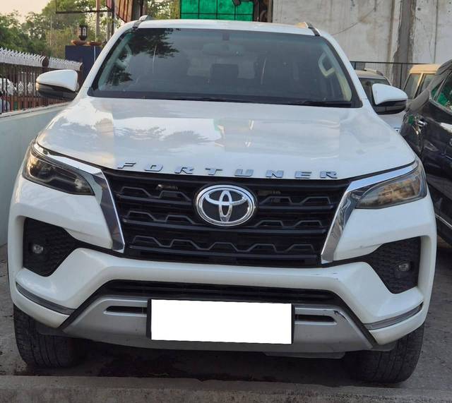 https://images10.gaadi.com/usedcar_image/4592575/original/processed_c8d5acd87ec241b04be3dd7787386f3c.jpg?imwidth=6402
