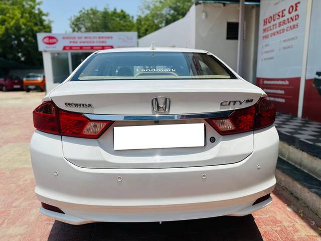 https://images10.gaadi.com/usedcar_image/4592588/original/processed_6bef5ac81d77ac4705f99534cbf77d66.jpg?imwidth=6401