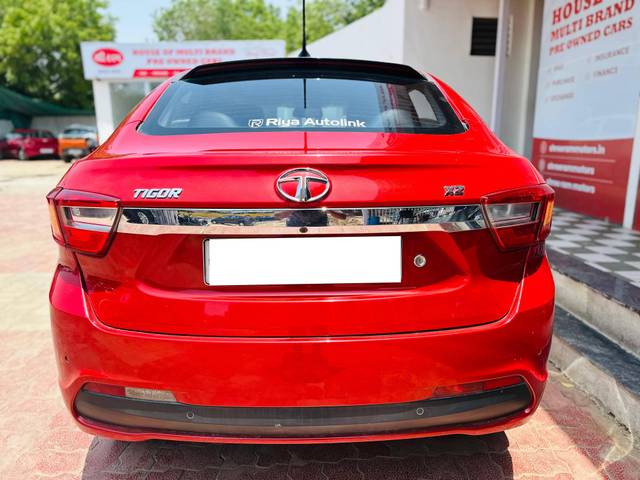 https://images10.gaadi.com/usedcar_image/4592591/original/processed_a42bd515e6752494fbe085c297717723.jpg?imwidth=6401