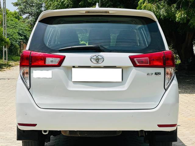 https://images10.gaadi.com/usedcar_image/4592592/original/processed_433be1783b1dbfbbbe3eab68a37390f4.jpg?imwidth=6401