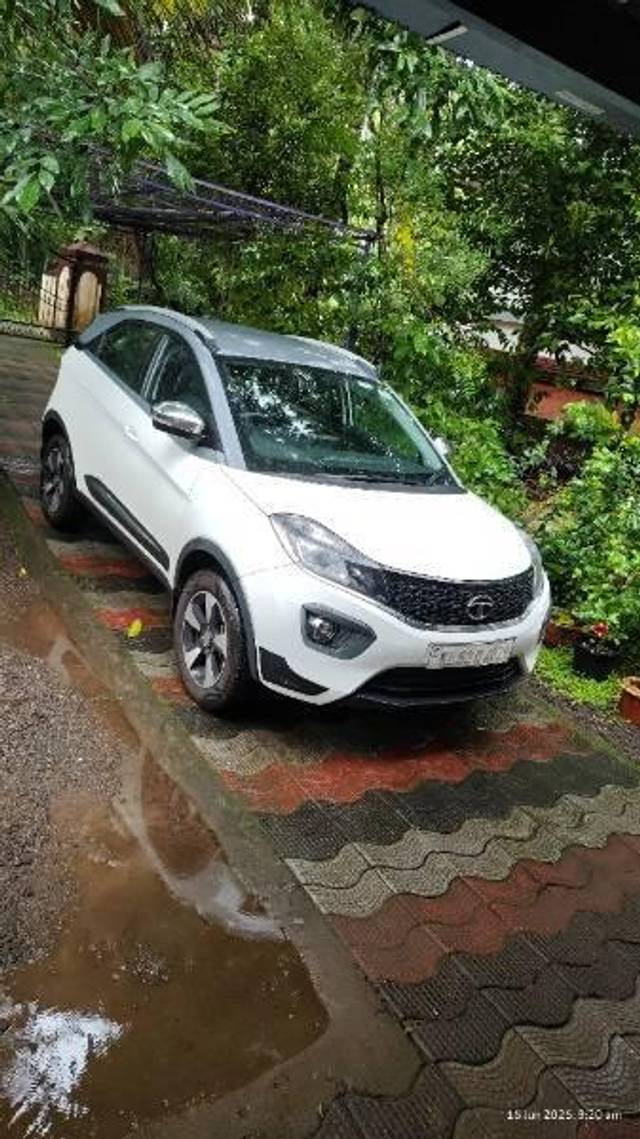 https://images10.gaadi.com/usedcar_image/4592607/original/processed_987f98ef-0c5b-46b3-bce0-2935401c128e.jpg?imwidth=6400