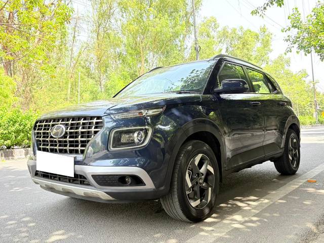 https://images10.gaadi.com/usedcar_image/4592666/original/processed_b267cb6655ad1ad31da0849872e25aae.jpg?imwidth=6400