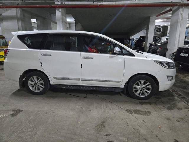 https://images10.gaadi.com/usedcar_image/4592668/original/processed_aeb7a1b561af6d23ee39f795488da5cd.jpeg?imwidth=6402