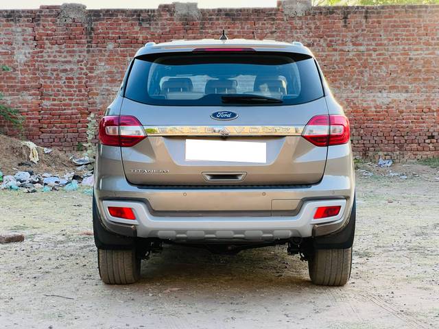 https://images10.gaadi.com/usedcar_image/4592673/original/processed_d83cd132d630de1b0528dfa8ed9b67a9.jpg?imwidth=6401