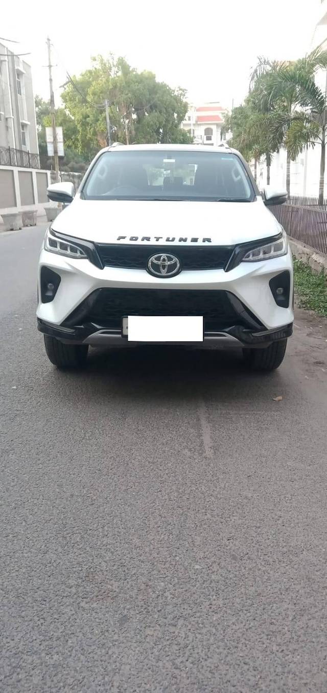https://images10.gaadi.com/usedcar_image/4592674/original/processed_0c3fc5ef12d49b090040ab72e308d04a.jpg?imwidth=6402
