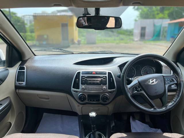 https://images10.gaadi.com/usedcar_image/4592691/original/42a437d0b49c8be4de178fa6a1d86676.jpg?imwidth=6402