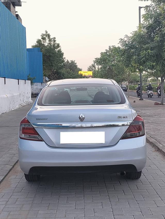 https://images10.gaadi.com/usedcar_image/4592707/original/processed_7022a4c01df5a556a4f1ea2f0e9e94e8.jpg?imwidth=6402