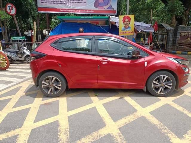 https://images10.gaadi.com/usedcar_image/4592709/original/processed_7351c9b9-4f53-4040-9733-47abd04627fa.jpeg?imwidth=6401