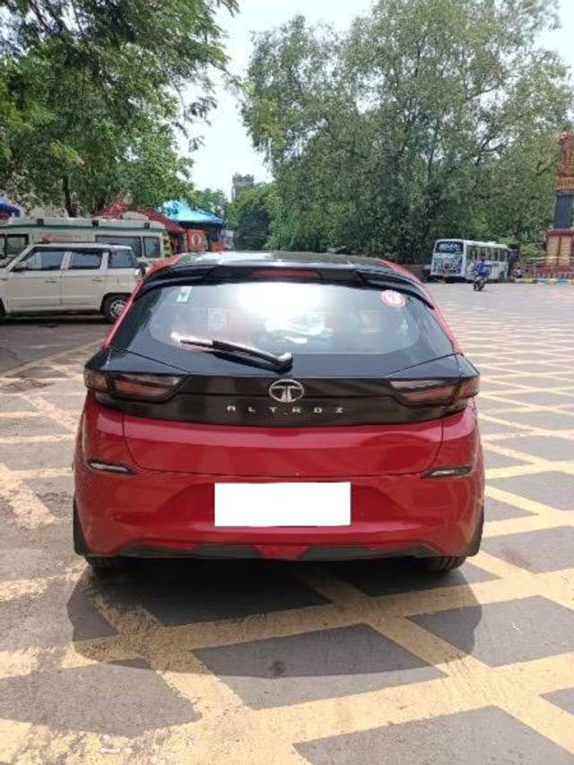 https://images10.gaadi.com/usedcar_image/4592709/original/processed_c1aa71d2-2e7d-4cd2-aa09-66431c2797aa.jpeg?imwidth=6402