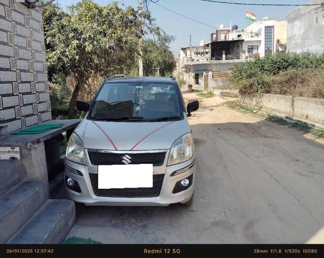 https://images10.gaadi.com/usedcar_image/4592710/original/processed_9b7b34af-91c9-40ca-964e-4282ac0eb27d.jpg?imwidth=6400