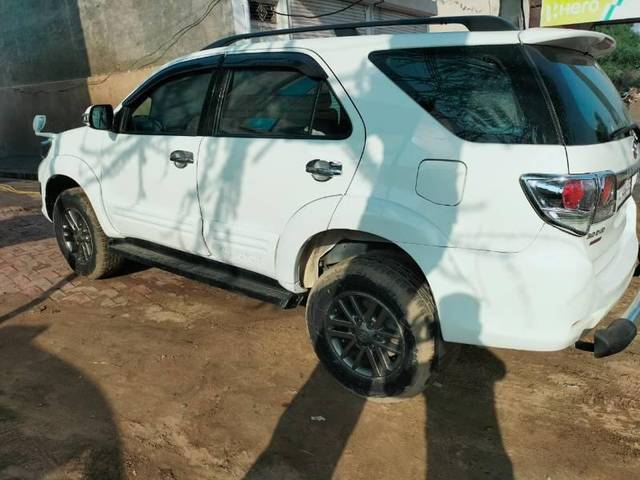 https://images10.gaadi.com/usedcar_image/4592714/original/processed_fe1db695-058e-40cd-a28f-7864a9c4c219.jpg?imwidth=6401