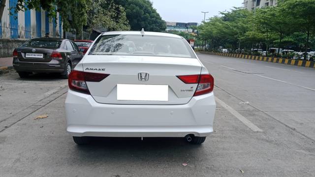 https://images10.gaadi.com/usedcar_image/4592738/original/processed_59e42ab18db69ff58af8501b13c50411.jpg?imwidth=6401