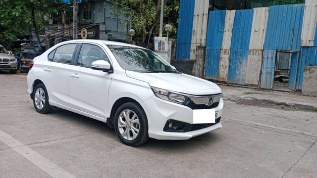 https://images10.gaadi.com/usedcar_image/4592738/original/processed_881f51ea54e5a2ef813d3a7e331aa72d.jpg?imwidth=6400