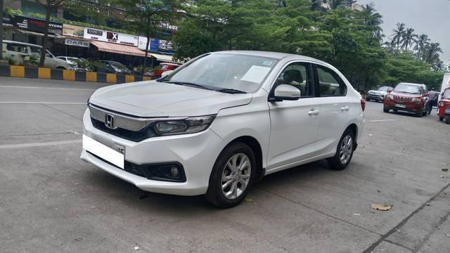 https://images10.gaadi.com/usedcar_image/4592738/original/processed_e527bfb5e32d3bcdeb1cbef498babd1e.jpg?imwidth=6402