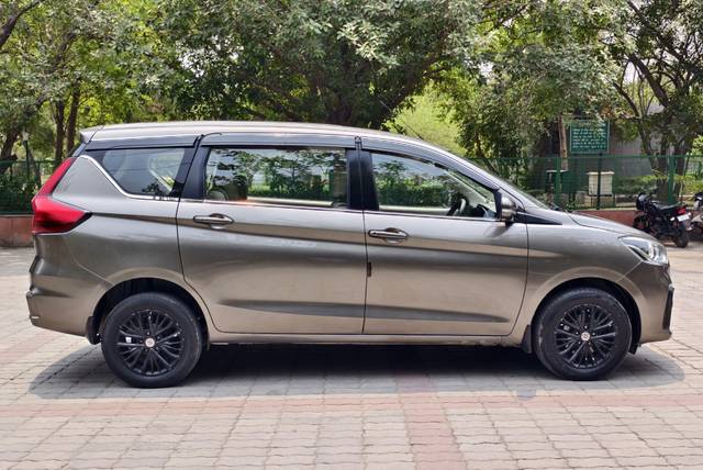https://images10.gaadi.com/usedcar_image/4592741/original/processed_48d6d0b55adb300946fffff7bfa77205.jpg?imwidth=6401