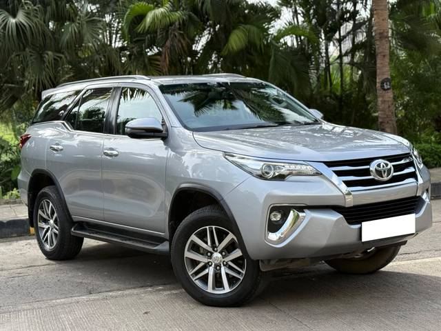 https://images10.gaadi.com/usedcar_image/4592746/original/processed_39aa9e42d5af2df5848b85befabbee66.jpg?imwidth=6400