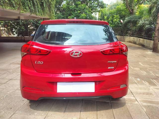https://images10.gaadi.com/usedcar_image/4592827/original/processed_bd98914f1f6e373959051d270348d42f.jpg?imwidth=6402