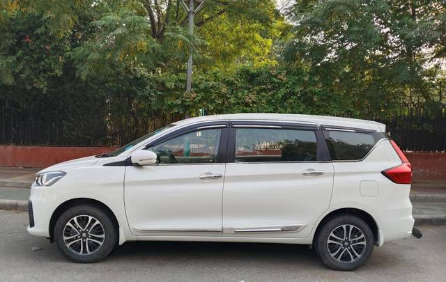 https://images10.gaadi.com/usedcar_image/4592847/original/b7a44b91028154ccfc85c07b24a0d671.jpg?imwidth=6402