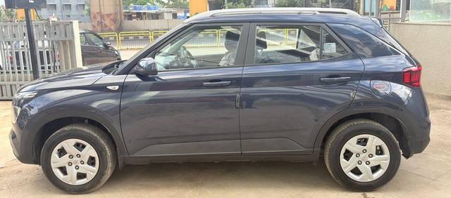 https://images10.gaadi.com/usedcar_image/4592858/original/processed_d8128f8e6d86682d18ae284145a57215.jpeg?imwidth=6402