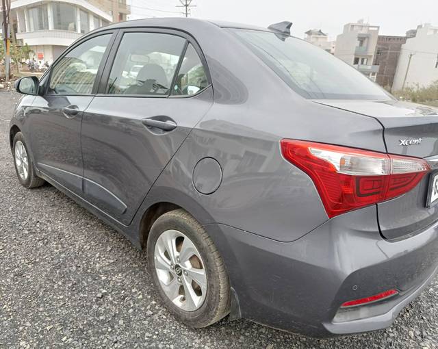 https://images10.gaadi.com/usedcar_image/4592860/original/processed_d1ab066b2046370dc8b5e83dd946e56c.jpg?imwidth=6402