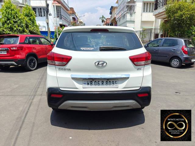 https://images10.gaadi.com/usedcar_image/4592888/original/processed_d58ca41b8743683c68832a35db2d3af2.jpg?imwidth=6402