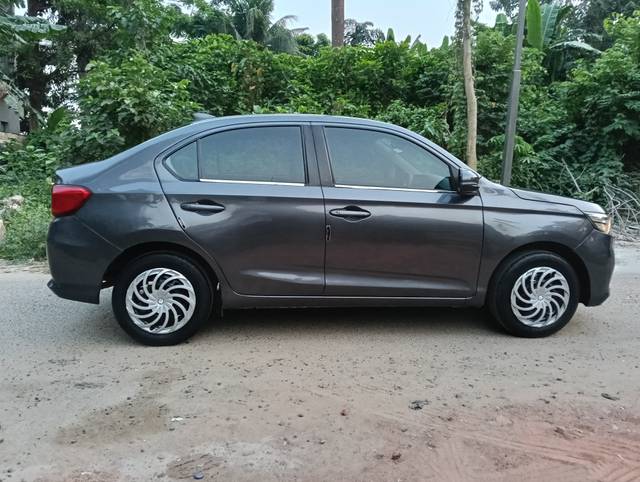 https://images10.gaadi.com/usedcar_image/4592901/original/b67dc30501394b8279bcb5eba9e7d84a.jpg?imwidth=6401