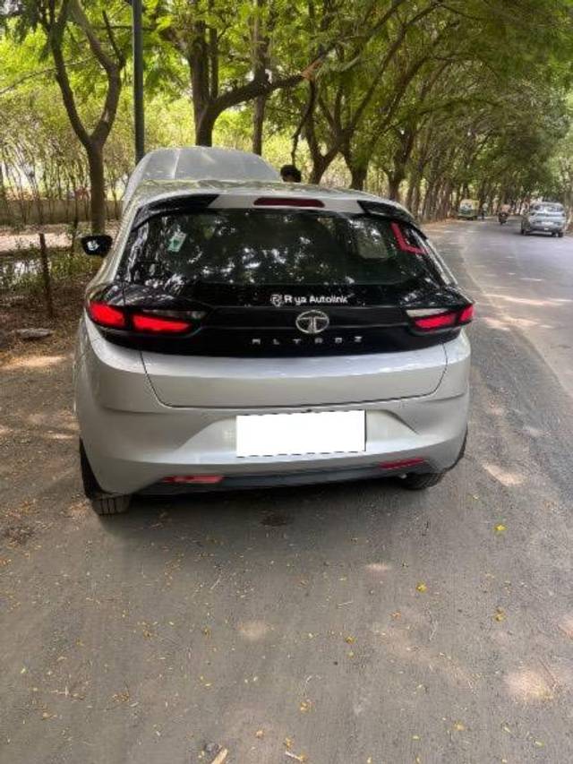 https://images10.gaadi.com/usedcar_image/4592922/original/processed_50c382f7-4760-49d8-b88c-badbbaf9c7f1.jpeg?imwidth=6401