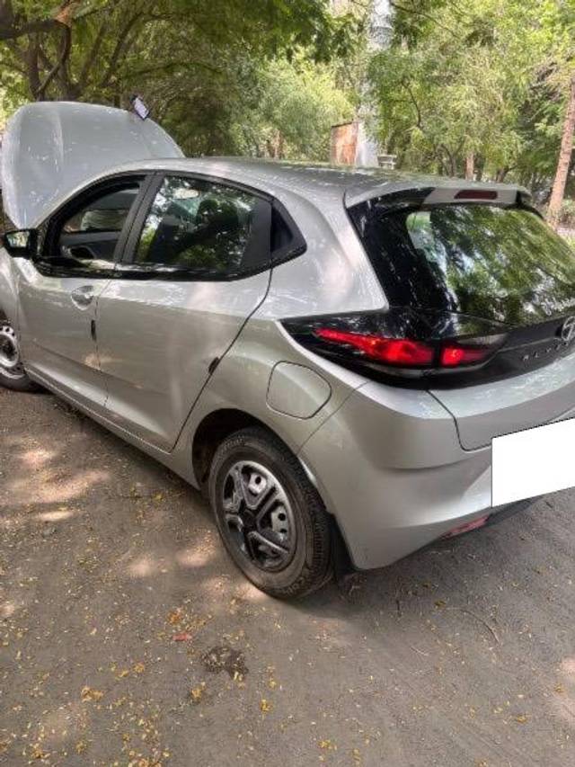 https://images10.gaadi.com/usedcar_image/4592922/original/processed_5cfb84dc-2224-4efd-ba9b-204a5f3bb24a.jpeg?imwidth=6402