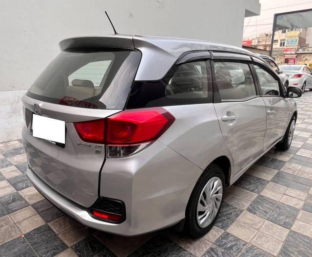 https://images10.gaadi.com/usedcar_image/4592960/original/processed_8f2e7c6df1982726b4b6401b38f6793e.jpg?imwidth=6401