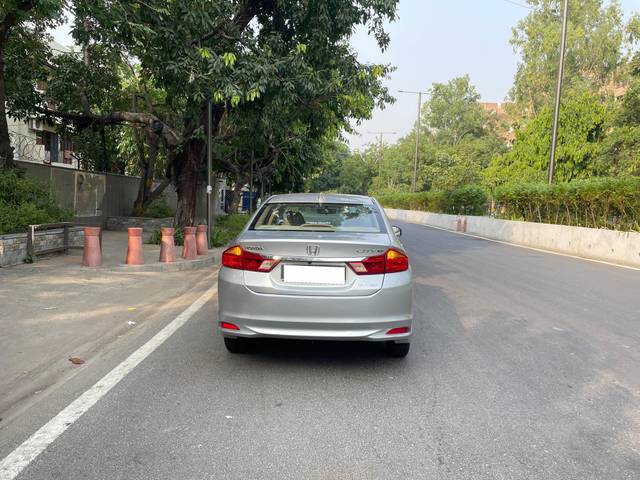 https://images10.gaadi.com/usedcar_image/4592965/original/processed_054592aa79e19aaaef79e0b3f87330f2.jpg?imwidth=6402