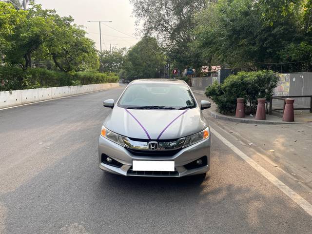 https://images10.gaadi.com/usedcar_image/4592965/original/processed_fc654558f9feb27c4f73b5b4c457f3ad.jpg?imwidth=6400