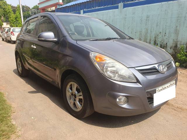 https://images10.gaadi.com/usedcar_image/4592975/original/processed_ccc0f9c42d649f240485fb21d543fc28.jpg?imwidth=6400