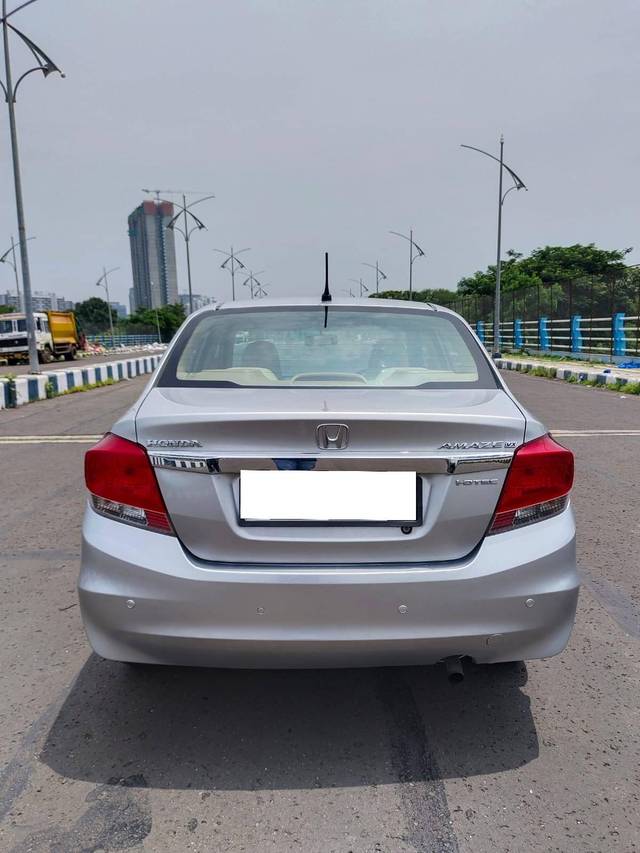 https://images10.gaadi.com/usedcar_image/4592982/original/processed_0164fa2cddbd9a49b132539f1493de17.jpg?imwidth=6402