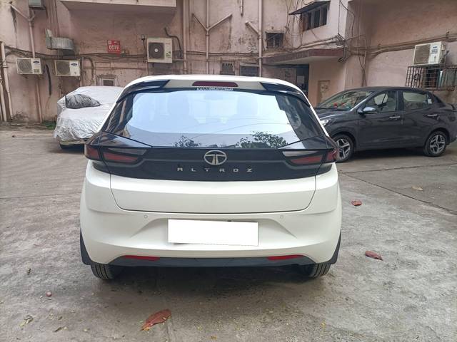https://images10.gaadi.com/usedcar_image/4592991/original/processed_2b0b81db88d19c448cc1d11a5dd14abd.jpg?imwidth=6401