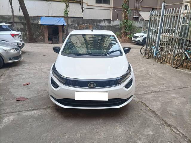 https://images10.gaadi.com/usedcar_image/4592991/original/processed_c158bdb78c5d760f2eb16a50c18ac622.jpg?imwidth=6400