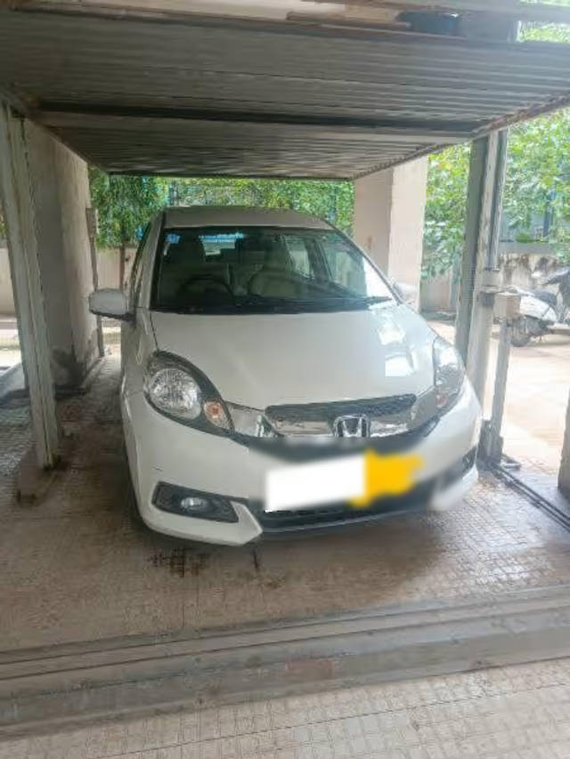 https://images10.gaadi.com/usedcar_image/4593001/original/5f161df4-6c1f-4689-8959-031289fcadd0.png?imwidth=6401