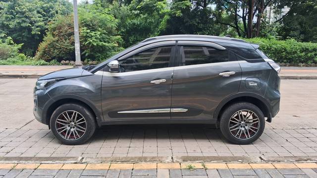 https://images10.gaadi.com/usedcar_image/4593015/original/processed_1a84cda6a935e71eb5c0646305cb4066.jpg?imwidth=6402