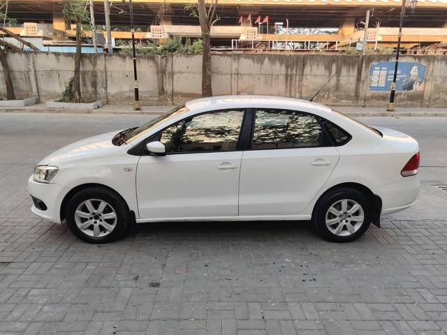 https://images10.gaadi.com/usedcar_image/4593018/original/processed_dc2b7d3b7f560ee8bdb264c571f4a5c6.jpg?imwidth=6402