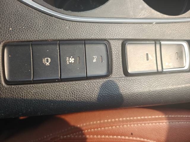 https://images10.gaadi.com/usedcar_image/4593049/original/c1877e31371a5f0925a794bdd4cc39e2.jpg?imwidth=6402