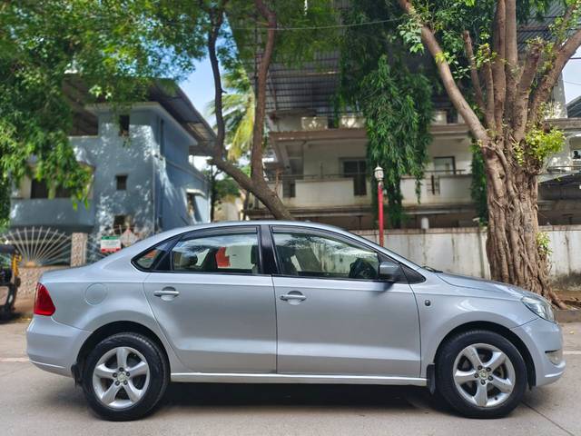 https://images10.gaadi.com/usedcar_image/4593057/original/ab2d8990e4fedaba40332366a9e06e74.jpg?imwidth=6401