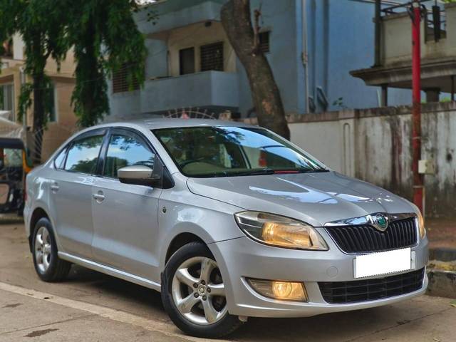 https://images10.gaadi.com/usedcar_image/4593057/original/processed_82ec43774da2f2c8d32e47b5d3ea04af.jpg?imwidth=6400