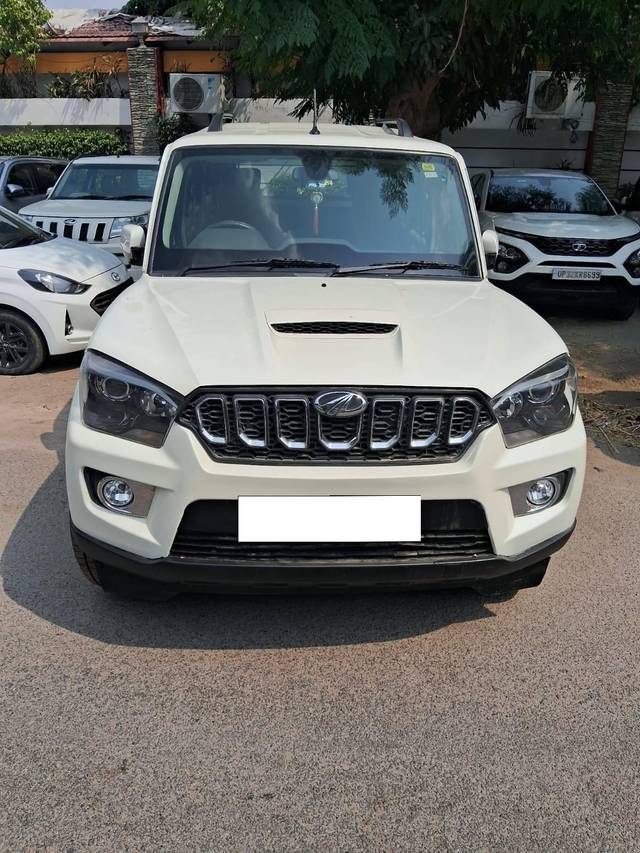 https://images10.gaadi.com/usedcar_image/4593066/original/processed_09f69eb38e2176ebf3e69dcae4ce14d0.jpg?imwidth=6400