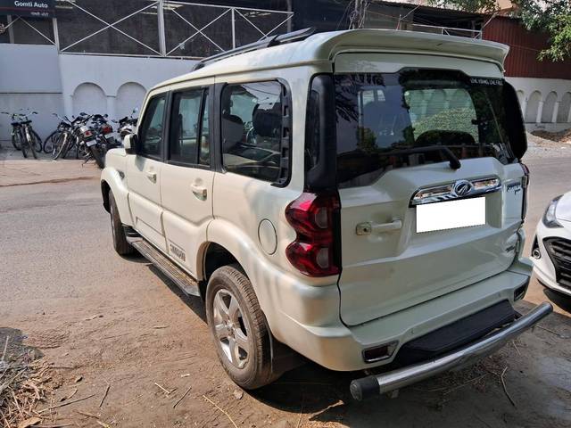 https://images10.gaadi.com/usedcar_image/4593066/original/processed_2e962c9e8a20abe90331f1ce6a028780.jpg?imwidth=6402