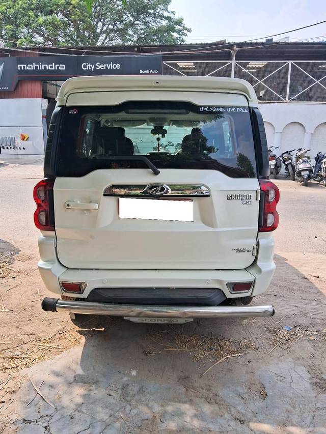 https://images10.gaadi.com/usedcar_image/4593066/original/processed_5389b819b689c0bc3e7974206858b503.jpg?imwidth=6401