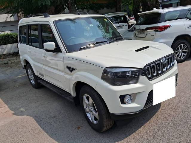 https://images10.gaadi.com/usedcar_image/4593066/original/processed_69ec77a939fc75cd33636305a167aa8b.jpg?imwidth=6400