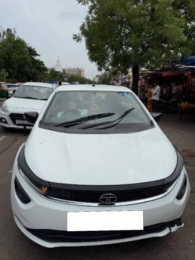 https://images10.gaadi.com/usedcar_image/4593149/original/processed_1425ae2f-18e2-47eb-8f8d-19e8040e2552.jpeg?imwidth=6402