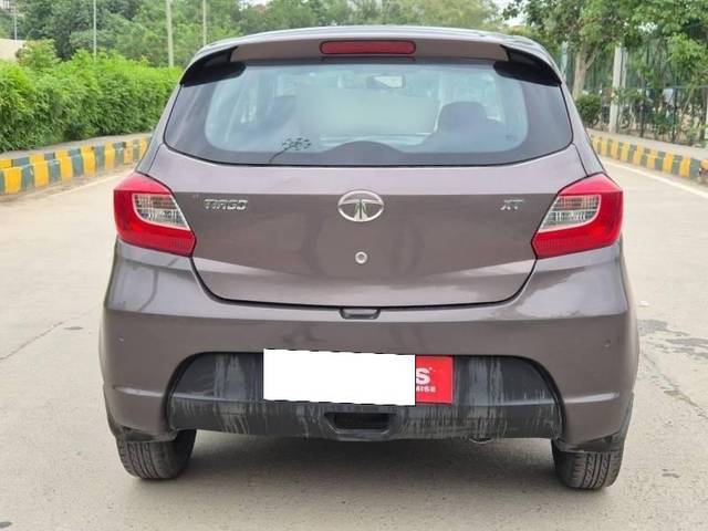https://images10.gaadi.com/usedcar_image/4593155/original/processed_5891c999-4121-404b-a57f-959e6f86debc.jpg?imwidth=6402